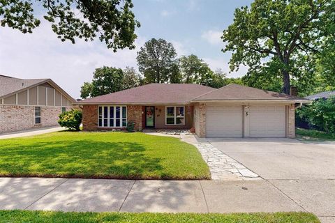 824 Spring Lake Drive, Bedford, TX 76021 - #: 20592889