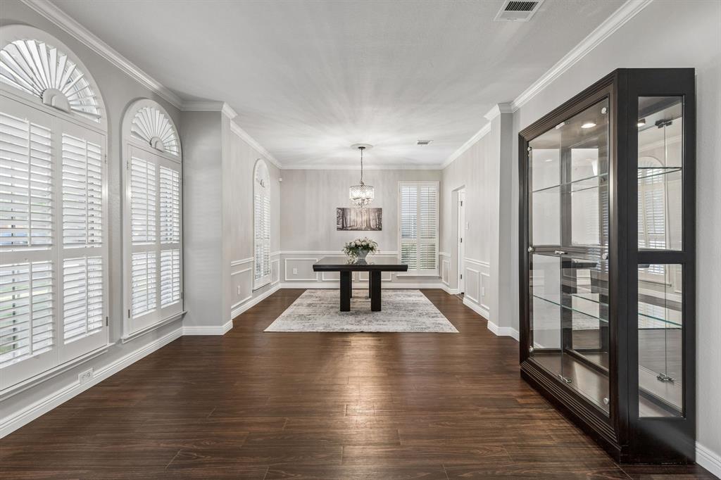 8212 Steamers Lane