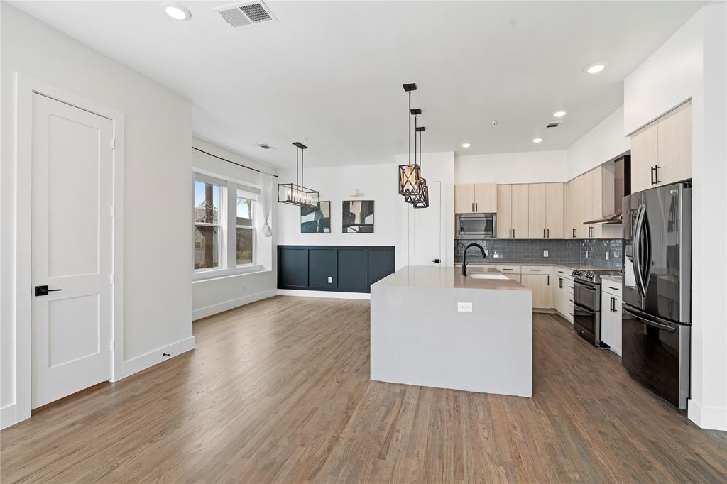 ROSELAND PATIOS CONDOS - Residential