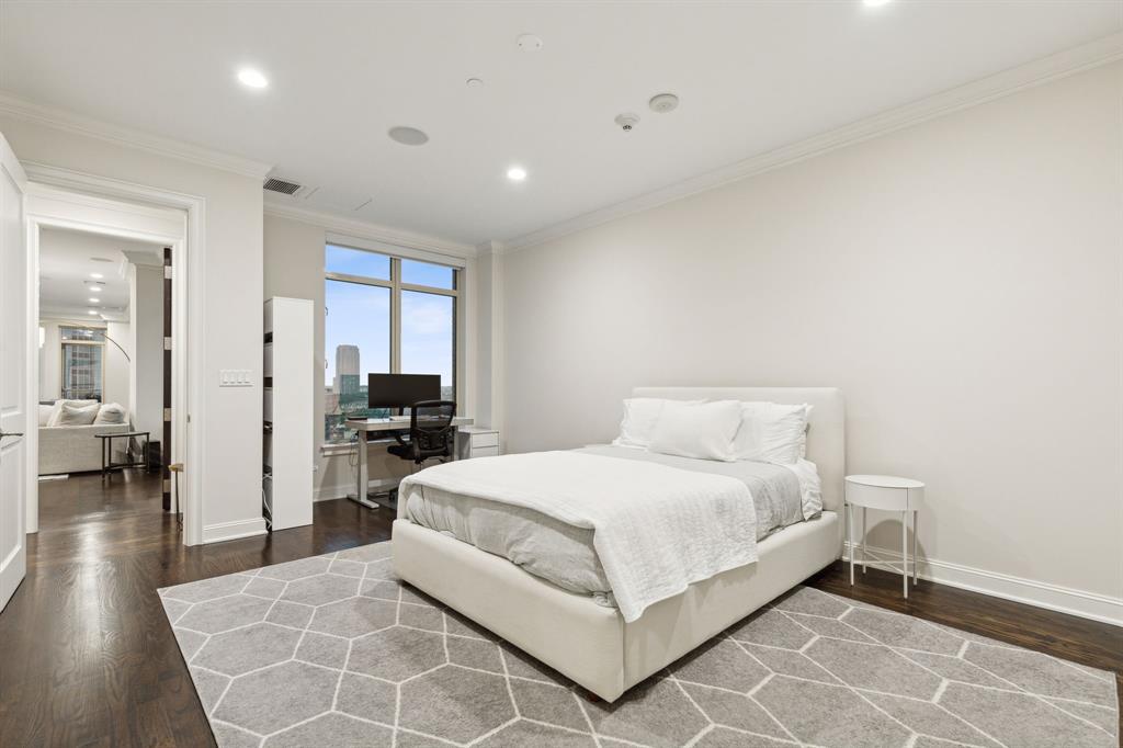 RESIDENCES CONDO IN UPTOWN - Residential