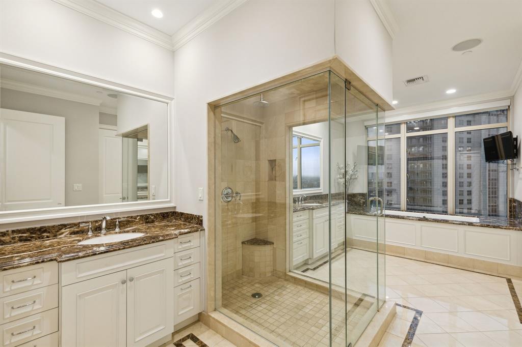 RESIDENCES CONDO IN UPTOWN - Residential