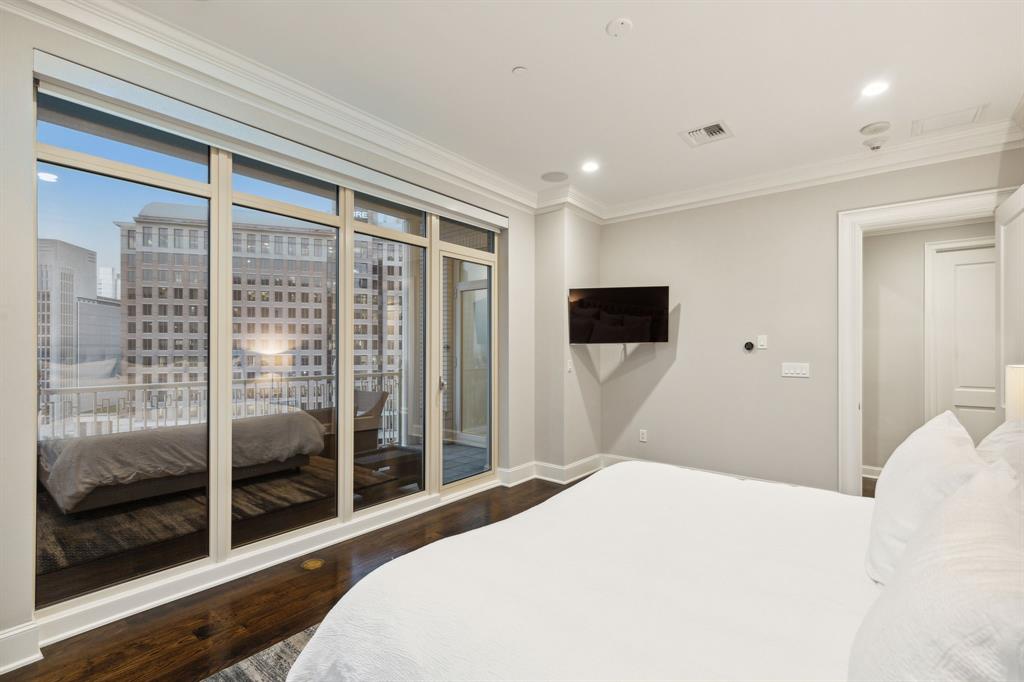 RESIDENCES CONDO IN UPTOWN - Residential