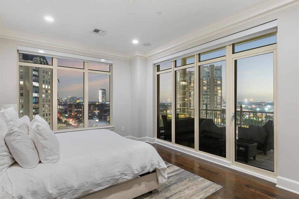 RESIDENCES CONDO IN UPTOWN - Residential