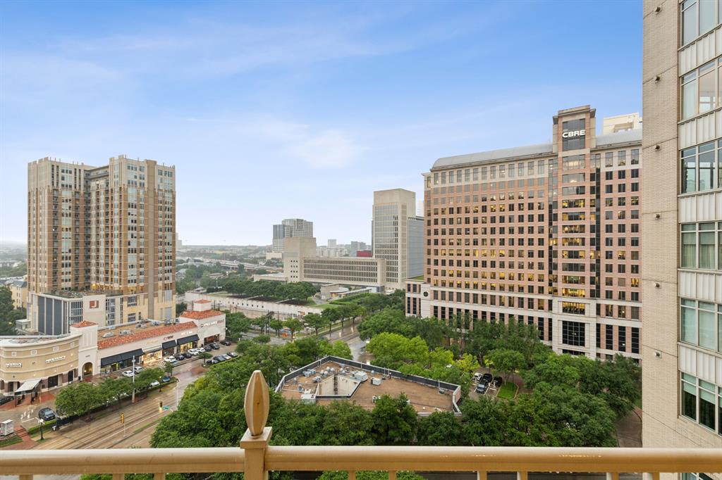 RESIDENCES CONDO IN UPTOWN - Residential