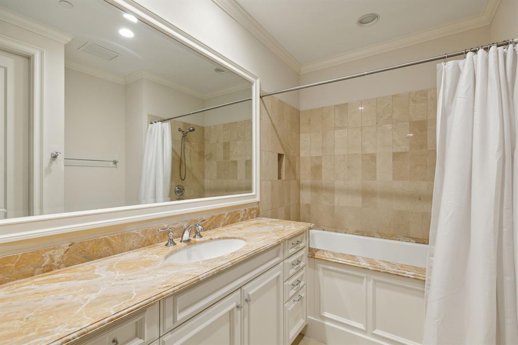 RESIDENCES CONDO IN UPTOWN - Residential