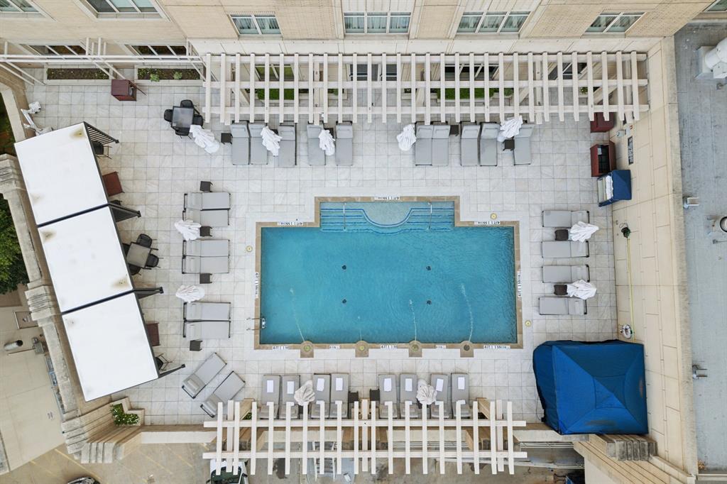 RESIDENCES CONDO IN UPTOWN - Residential