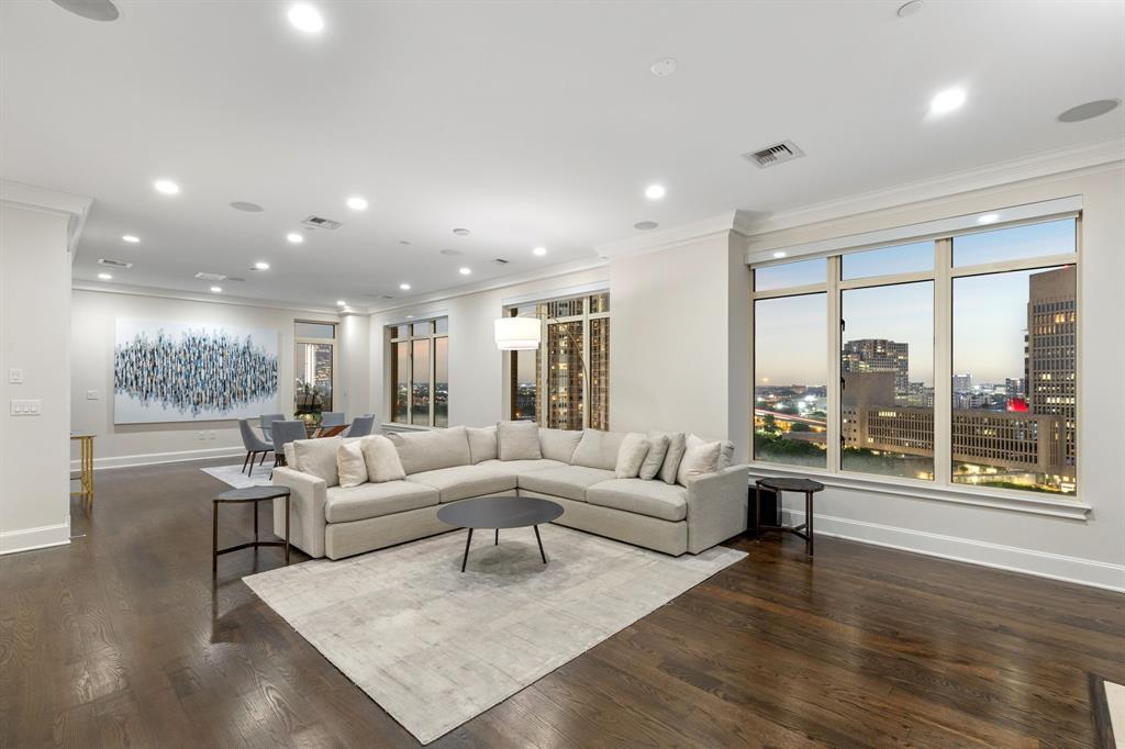 RESIDENCES CONDO IN UPTOWN - Residential