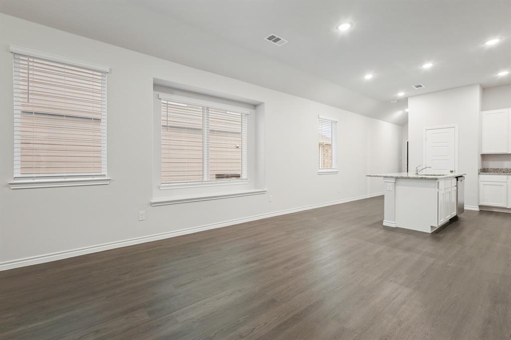 1008 Wingjet Way