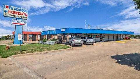 313 Castle Drive Garland TX 75040