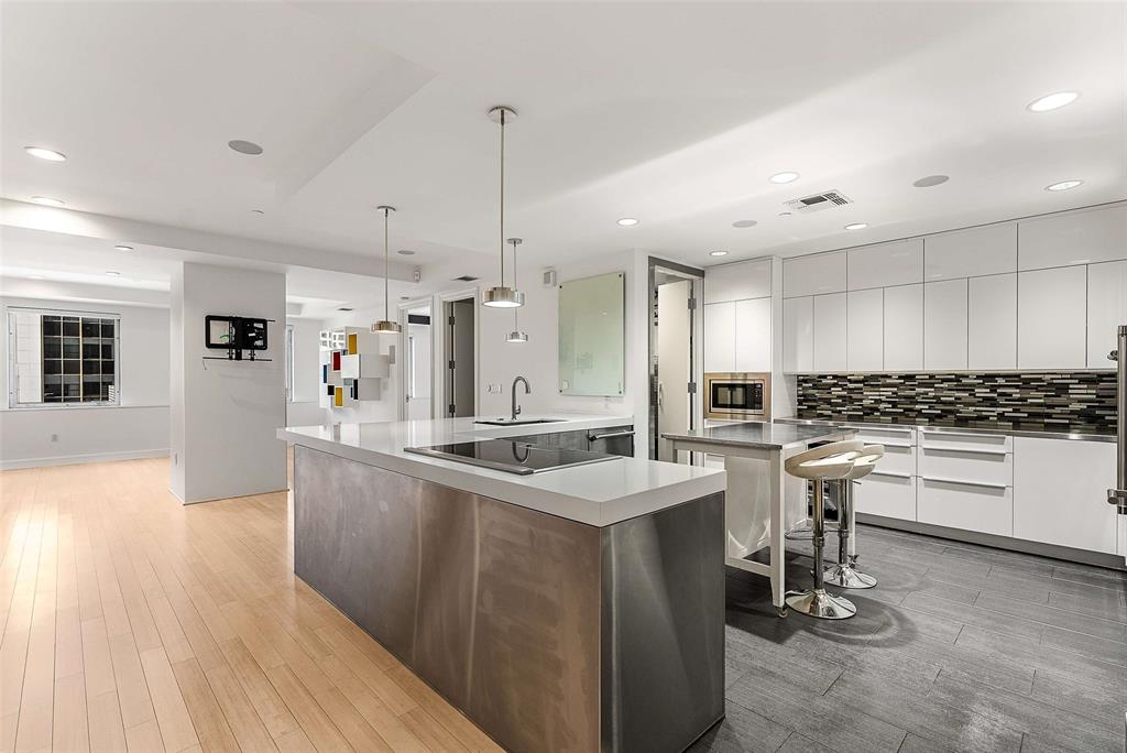 1505 Elm Street 1003