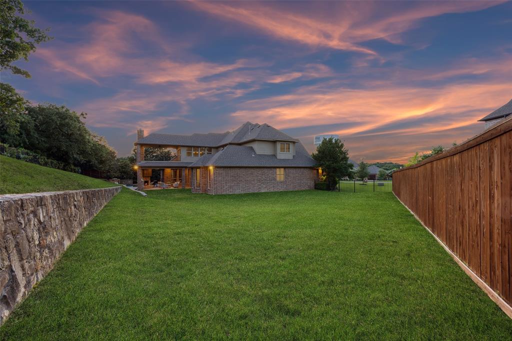 1516 Hawthorne Lane
