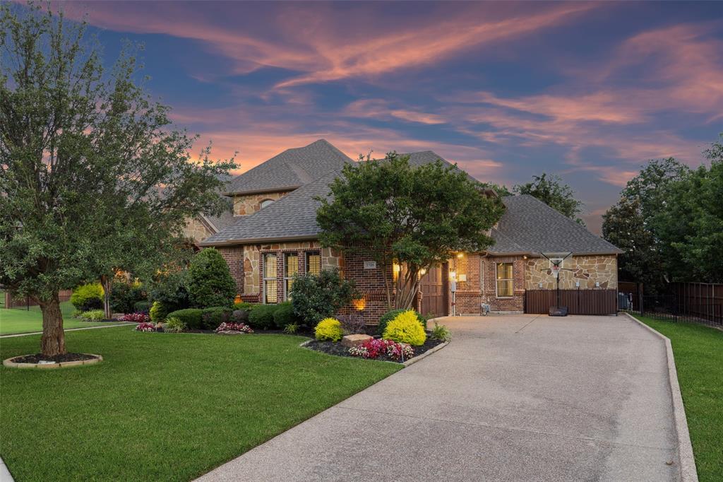 1516 Hawthorne Lane