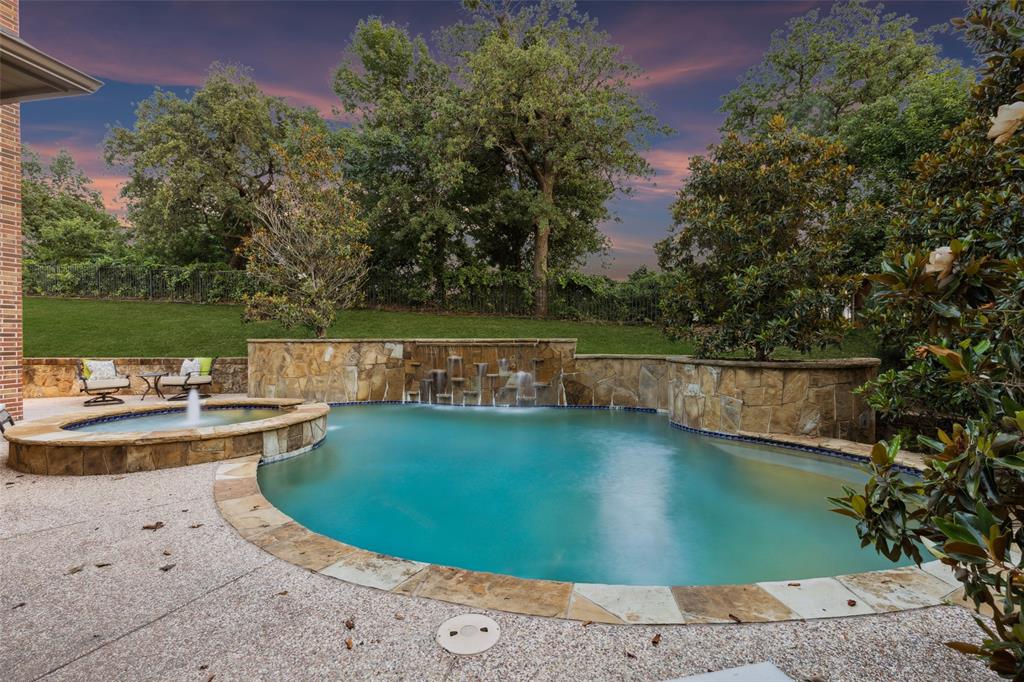 1516 Hawthorne Lane