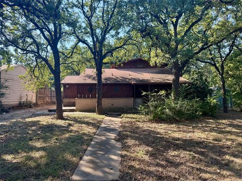 1211 Lindsey Street Denton TX 76205