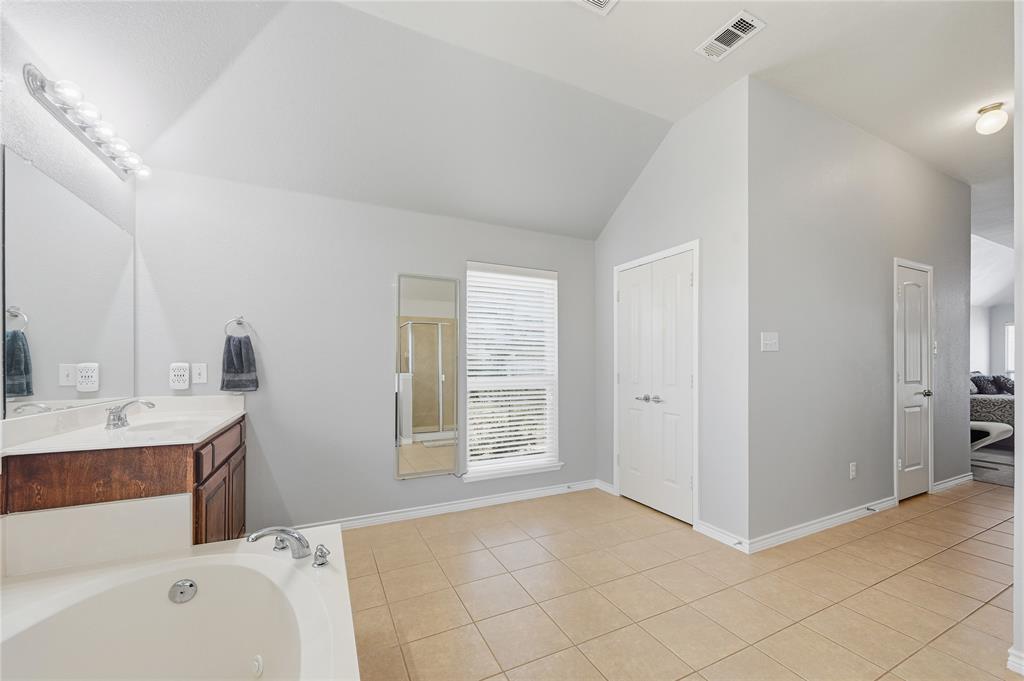 Nevada, Texas 75173, United States, 5 Bedrooms Bedrooms, ,3 BathroomsBathrooms,Residential,Active,228900