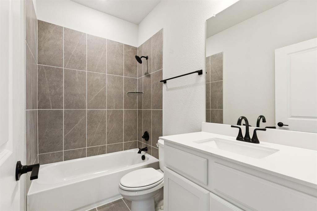 811 Prairie Look Avenue