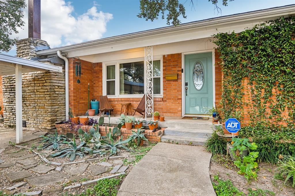 6220 Walnut Drive