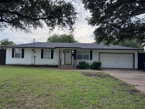 Photo of 725 Hilltop Circle, DeSoto, TX 75115 (MLS # 21261207)