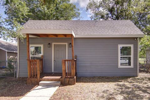 611 SE 2nd Avenue Mineral Wells TX 76067