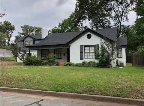 Photo of 600 E Lake Street, Tyler, TX 75701 (MLS # 21250508)