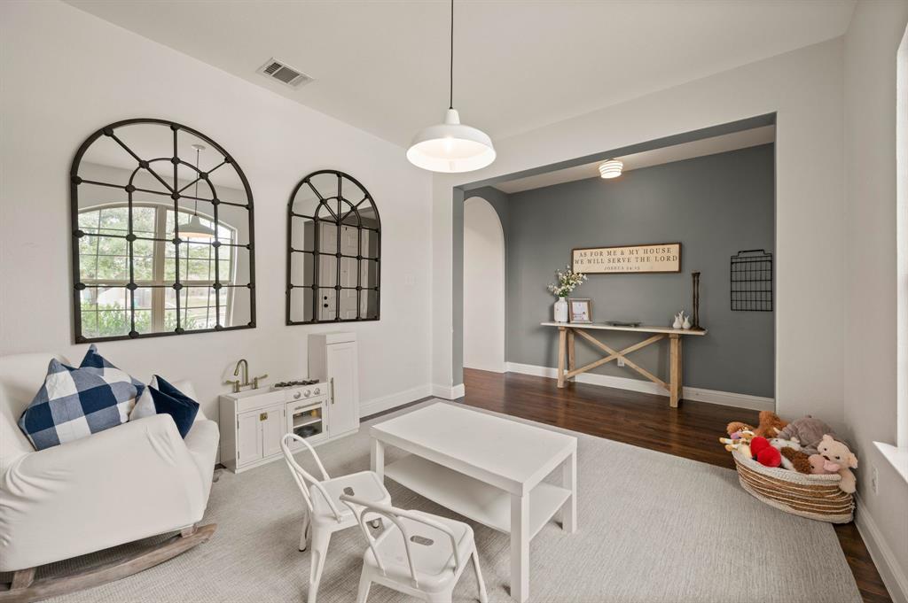 15500 Pioneer Bluff Trail