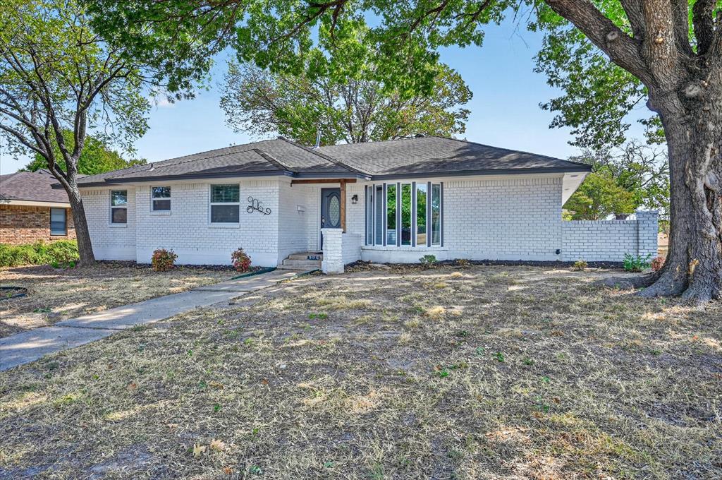 906 Pinedale Lane
