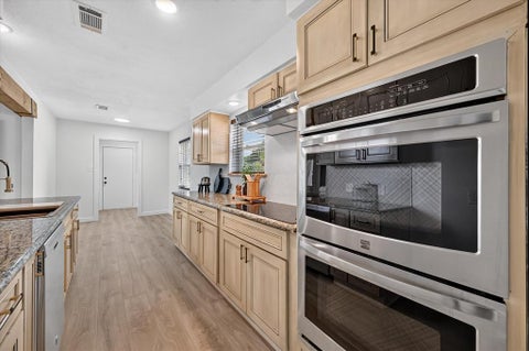 Tiny photo for 906 Pinedale Lane, Dallas, TX 75241 (MLS # 21396562)