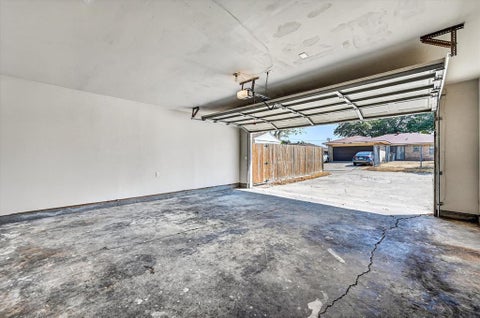 Tiny photo for 906 Pinedale Lane, Dallas, TX 75241 (MLS # 21396562)
