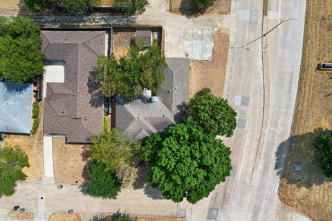 Tiny photo for 906 Pinedale Lane, Dallas, TX 75241 (MLS # 21396562)