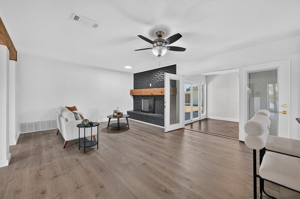 906 Pinedale Lane