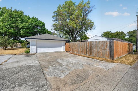 Tiny photo for 906 Pinedale Lane, Dallas, TX 75241 (MLS # 21396562)