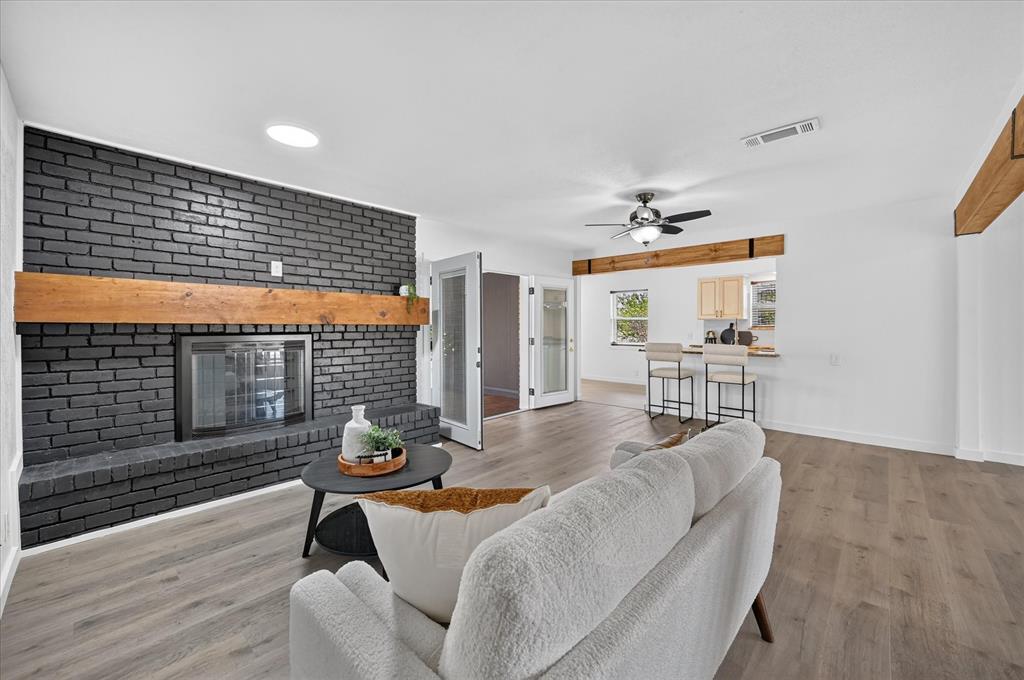 906 Pinedale Lane