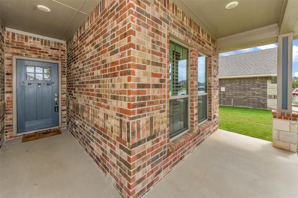 Photo of 933 E 5th Street, Springtown, TX 76082 (MLS # 21267907)