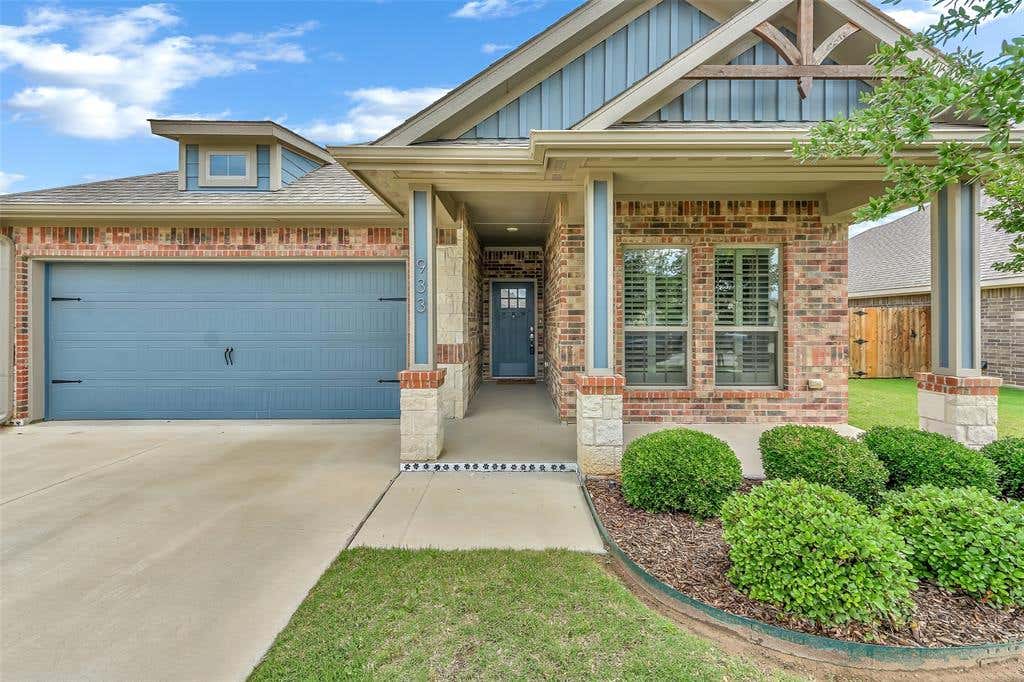 Photo of 933 E 5th Street, Springtown, TX 76082 (MLS # 21267907)