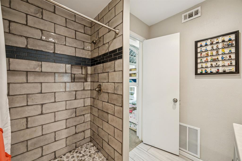 Old Vickery Square Twnhms Condos - Residential Lease