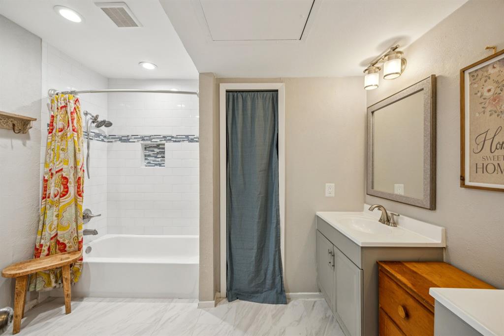 Old Vickery Square Twnhms Condos - Residential Lease