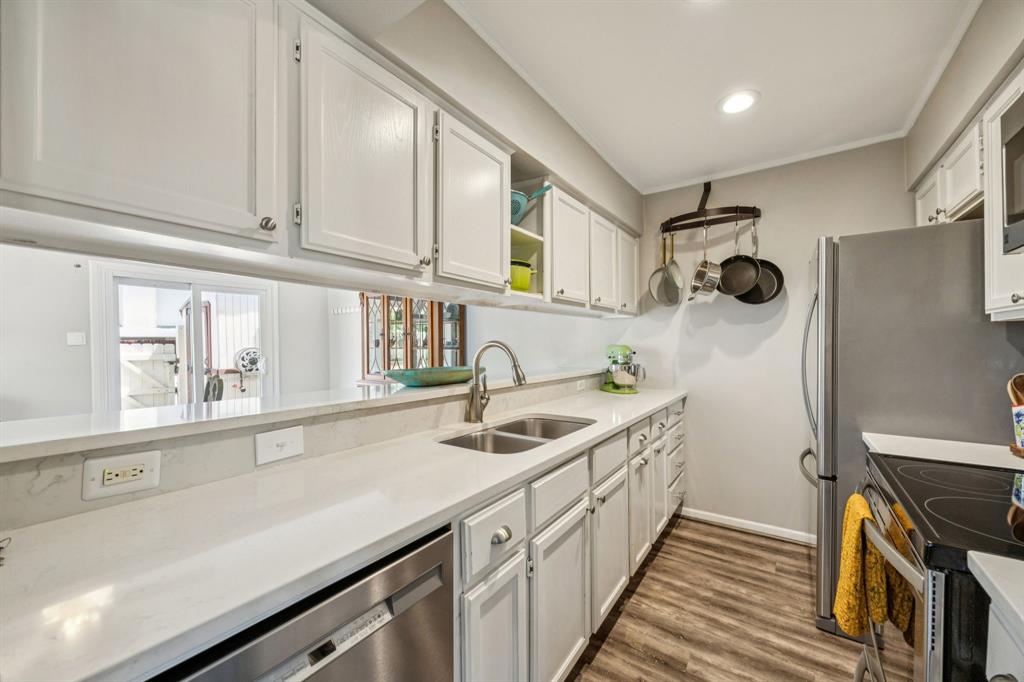 Old Vickery Square Twnhms Condos - Residential Lease