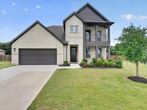 Photo of 1624 Pavin Lane, Fort Worth, TX 76052 (MLS # 21284774)