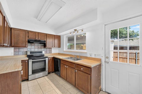 Tiny photo for 4 E Mountain Creek Court #11, Grand Prairie, TX 75052 (MLS # 21397075)