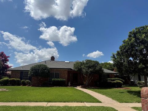 Photo of 2508 Chamberlain Drive, Plano, TX 75023 (MLS # 21242174)