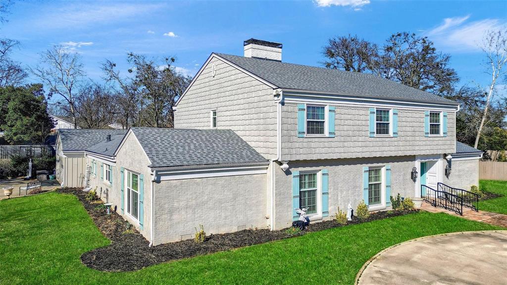 1016 Crestview Drive