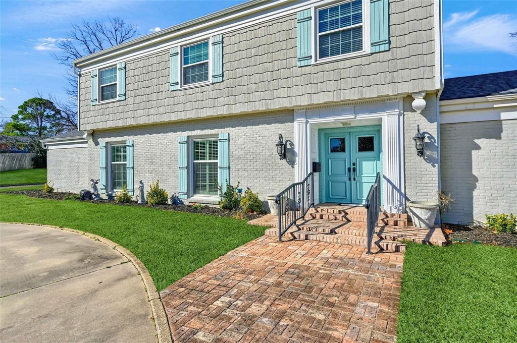 1016 Crestview Drive