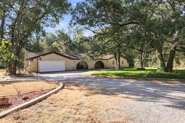 2126 COUNTY ROAD 1450, BONHAM, TX 75418 - Image b0f347d8fa92cada3a511a3649536f75/403195541