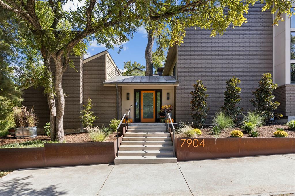 7904 Deer Trail Drive