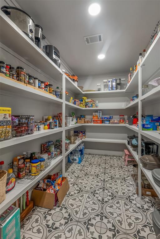 Chrislo - Residential