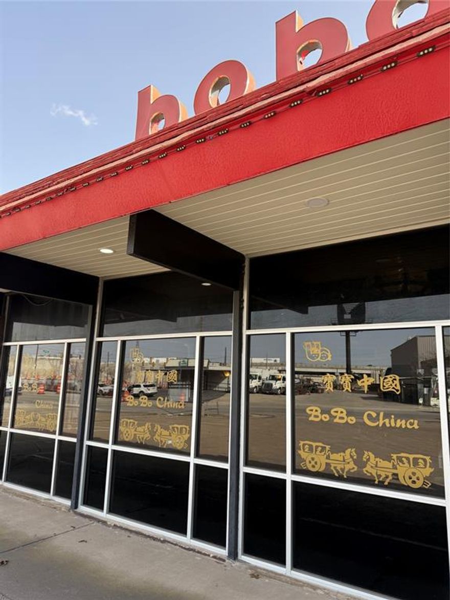 This property is individual standing along building, and property been operated almost 50yrs for  restaurant business.
It has 1000 gal. grease trape and 2 -20gt long vented hood.