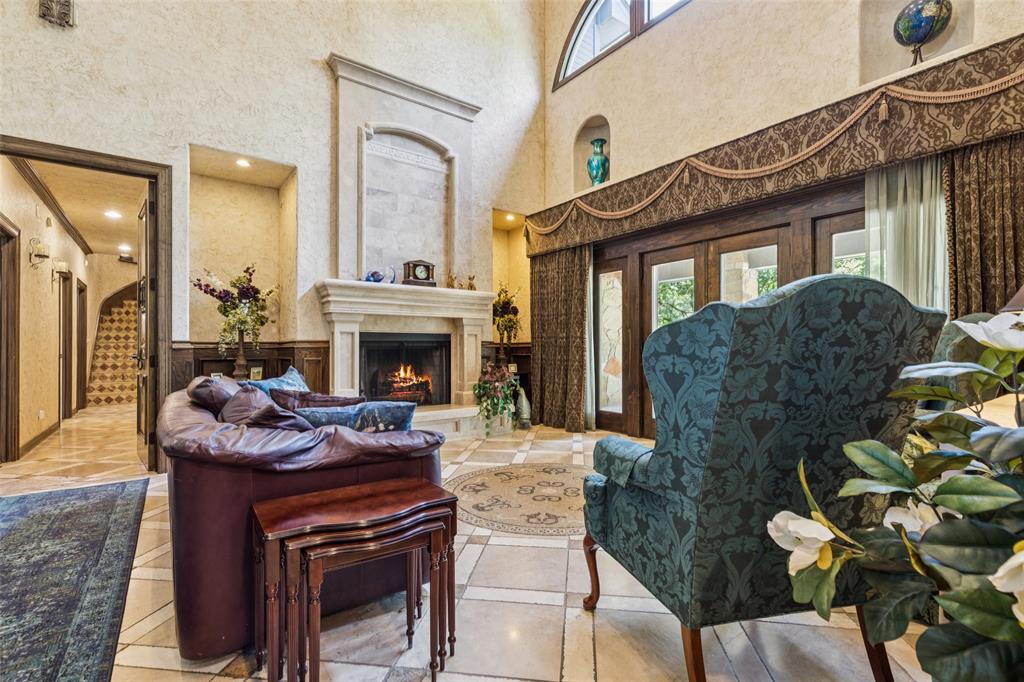 2214 Lake Country Drive