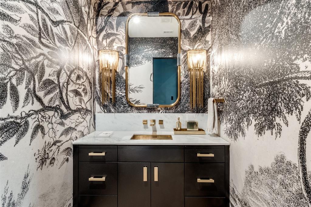 7122 Lakewood Boulevard