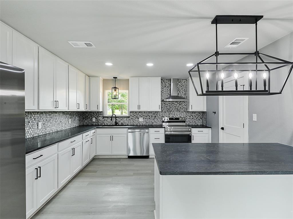 16 Ila Drive