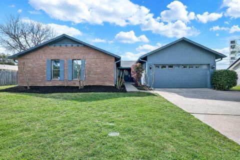 Photo of 2033 Durham Street, Irving, TX 75062 (MLS # 21179761)